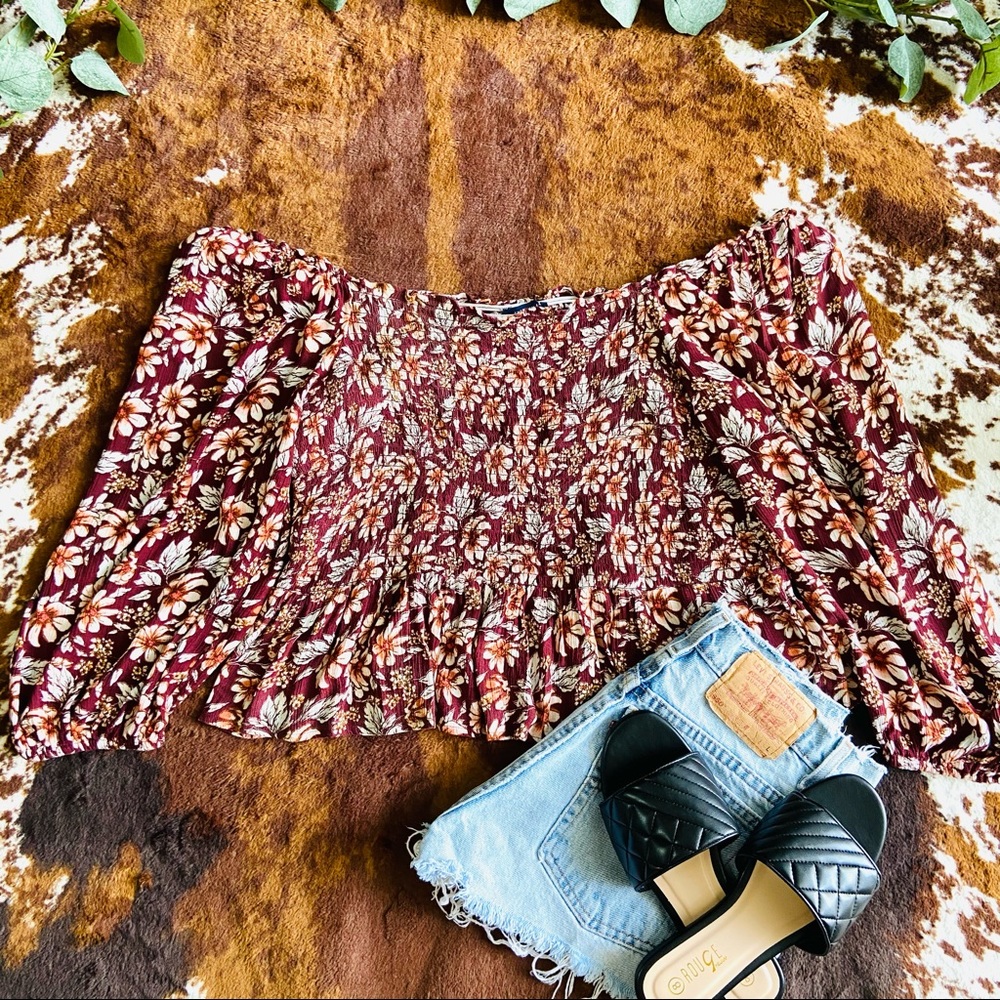 2/15 ✨ American Eagle  Floral Cold Shoulder Top